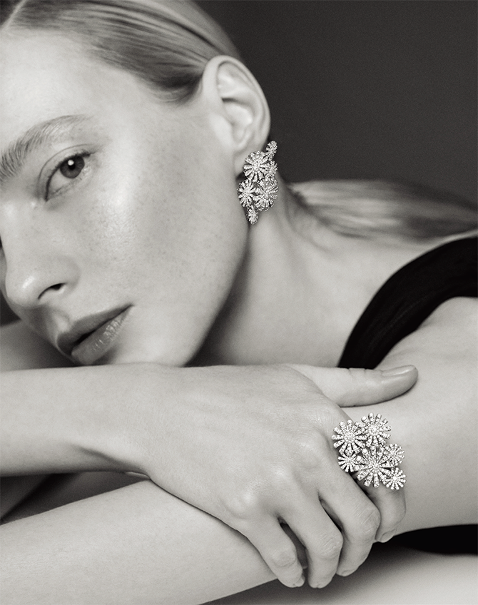 Magazine : DAZZLING LIGHT